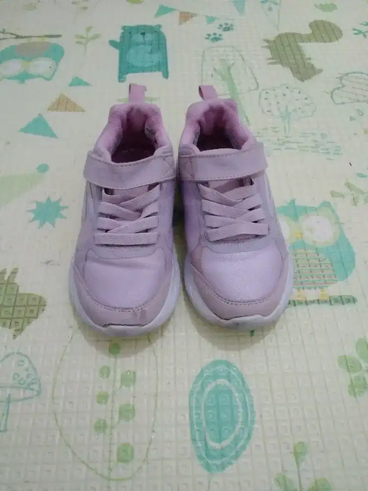 Sepatu anak Skechers 6-7 th
