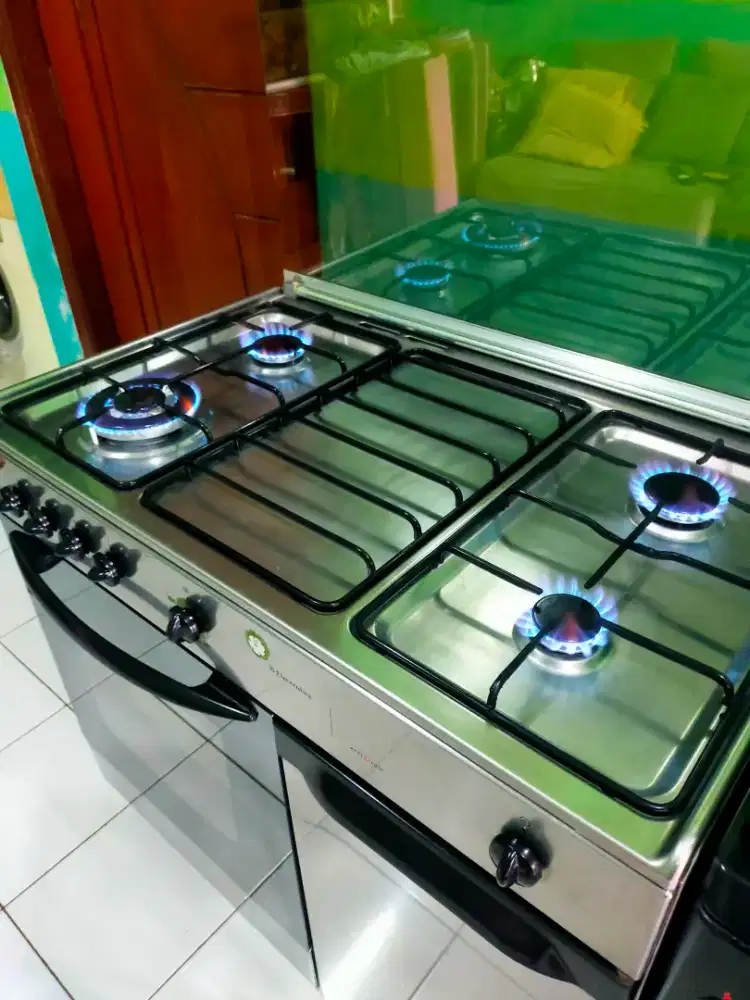 Kompor gas+oven Siap Pakai dan Siap Kirim.