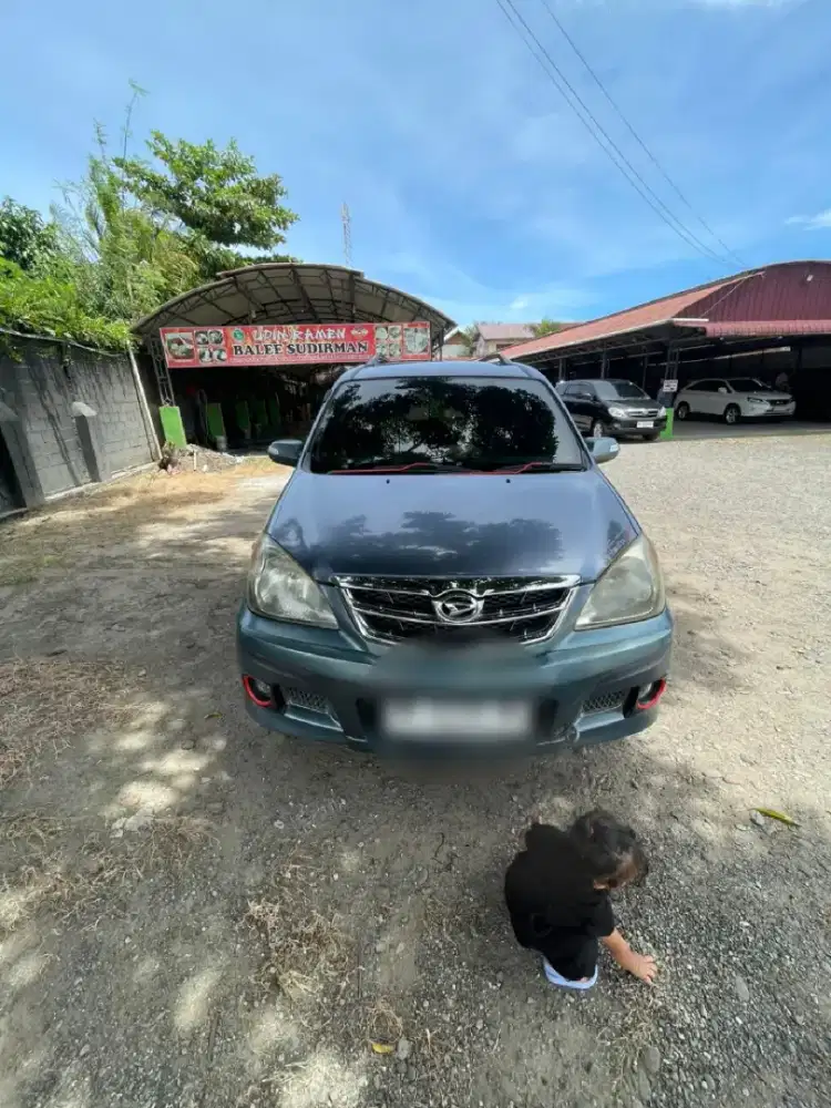 mobil Xenia 2010