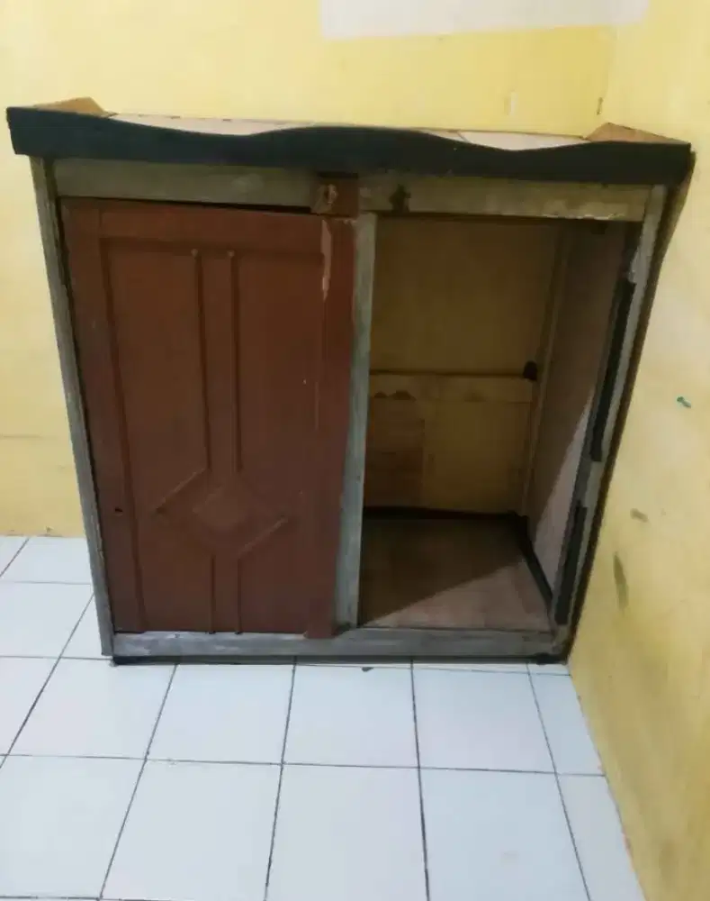Lemari baju gantung