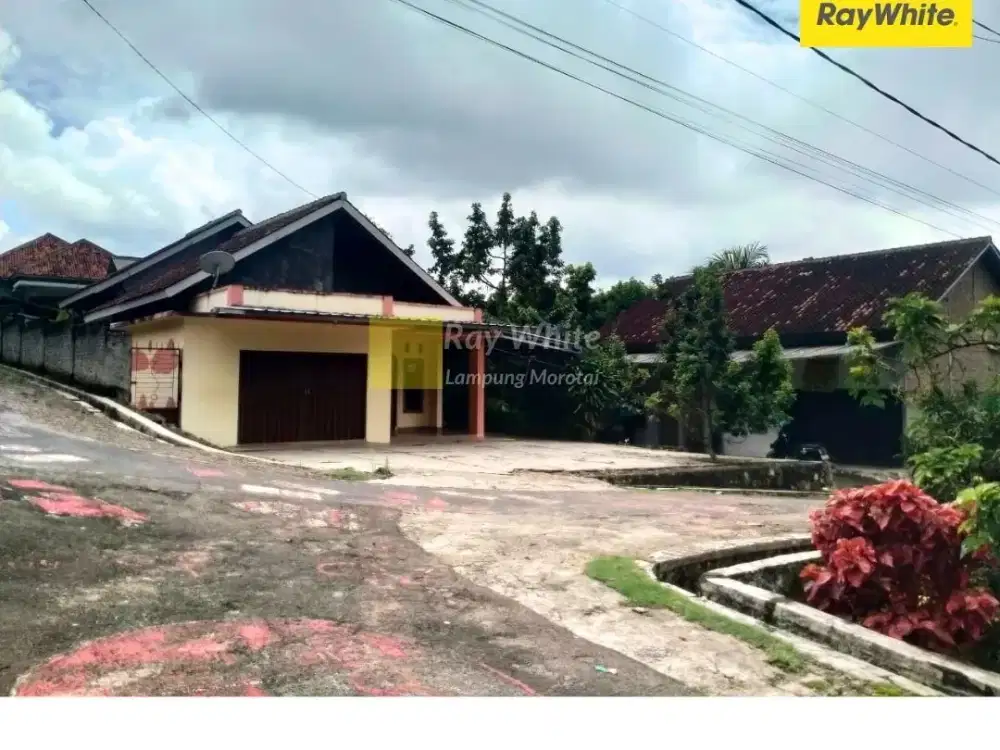 Di Jual rumah dan bedengan beserta lahan