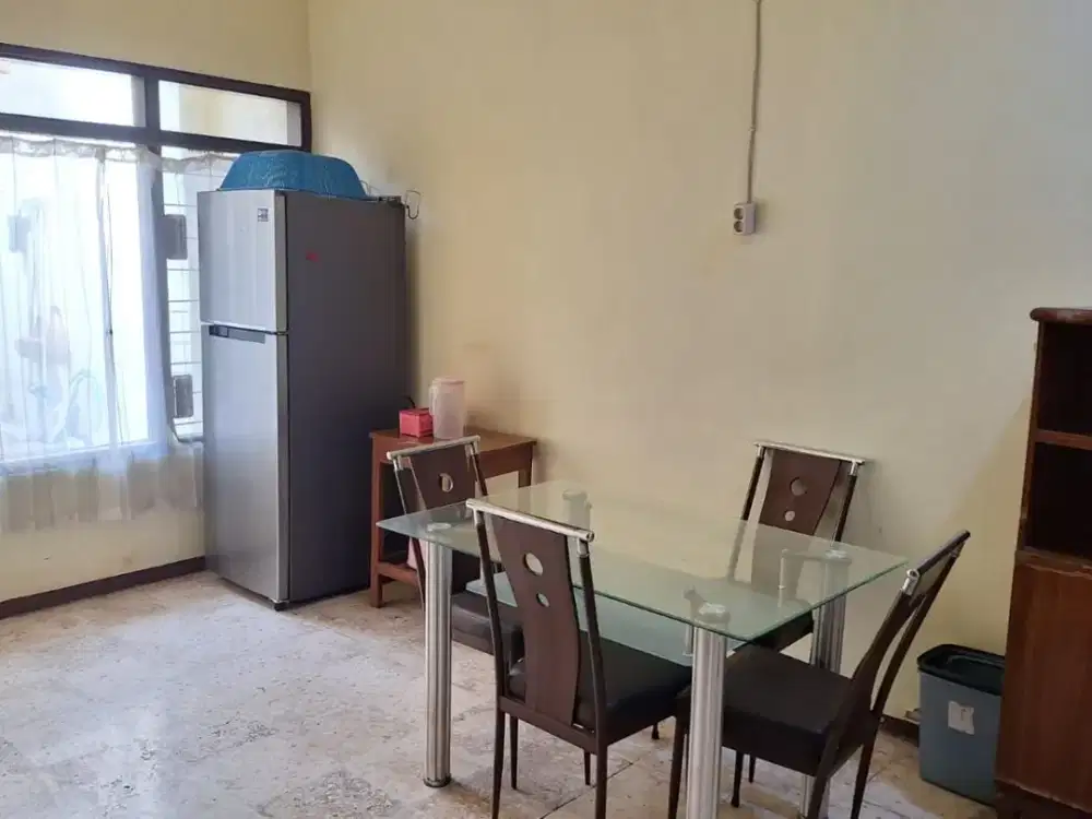 Disewakan Rumah Jl Simpang Darmo Permai Selatan