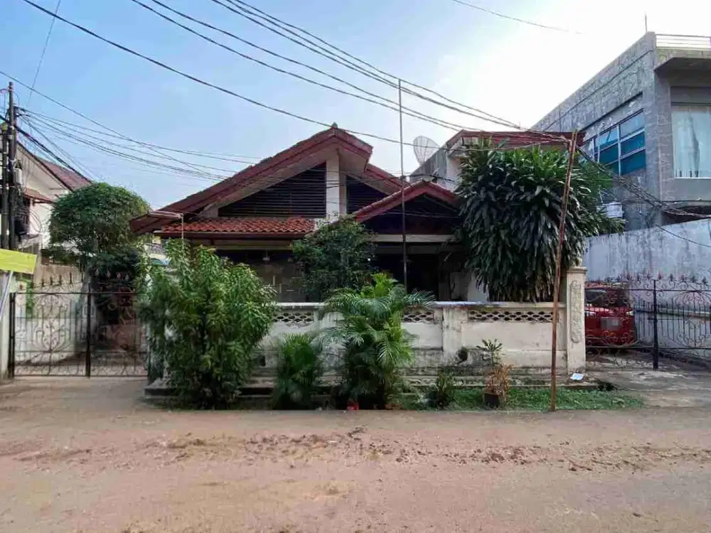 Rumah Lama Hitung Tanah Dalam Komplek Strategis Di Tebet Jakarta Selatan