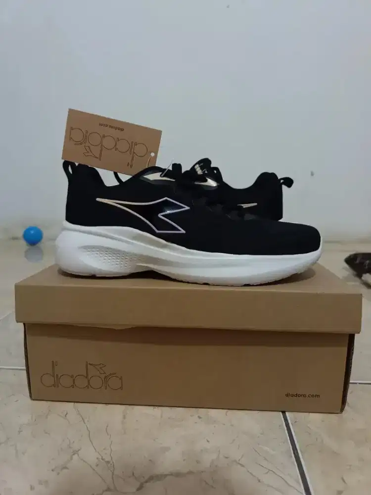 Sepatu Diadora original