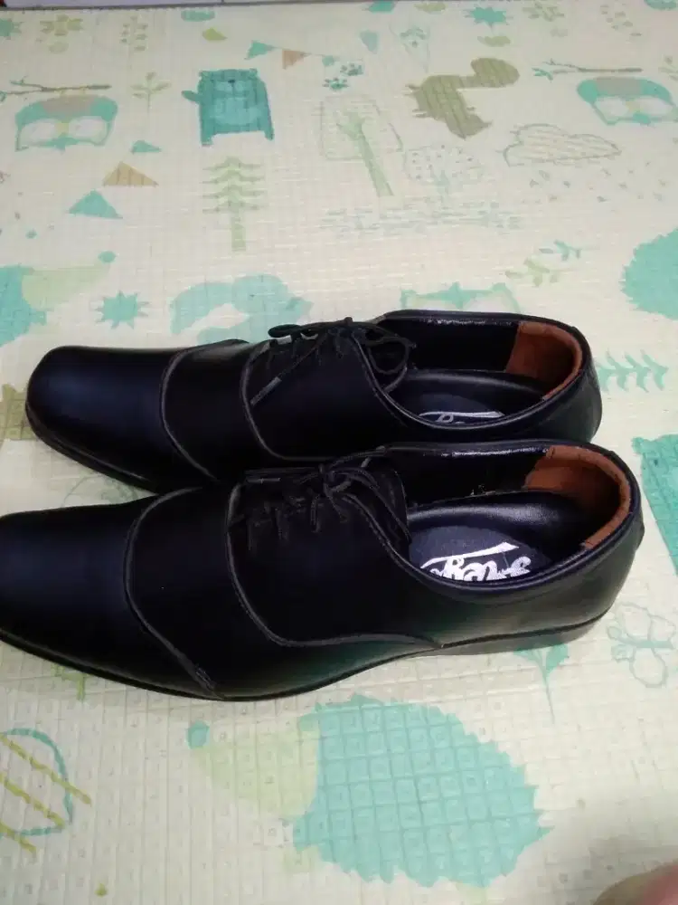 Sepatu kulit pria no 41 (pentofel)
