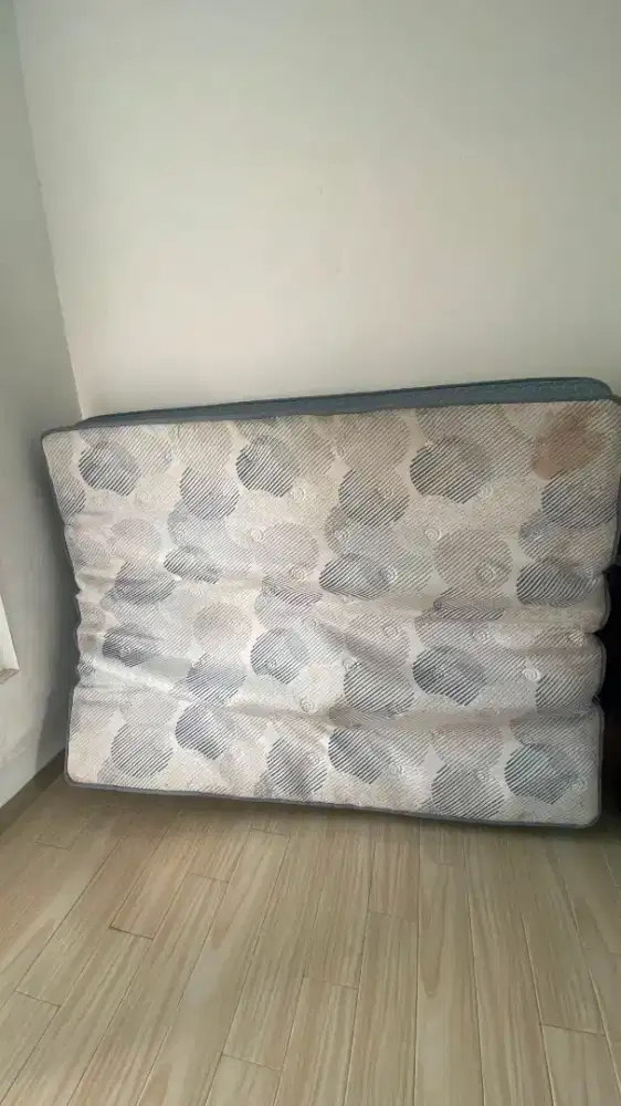 Lemari + meja rias + Kasur in the box 160 x 200