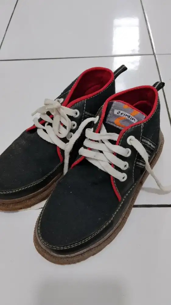 Sepatu boot canvass anak size 31
