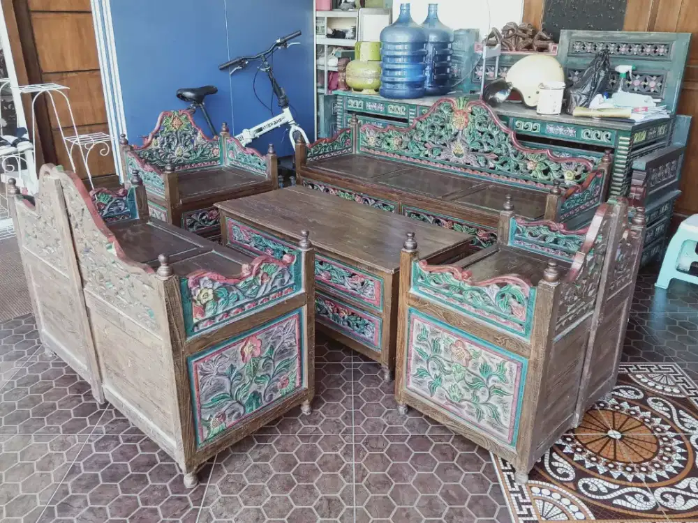 Kursi tamu ukir
