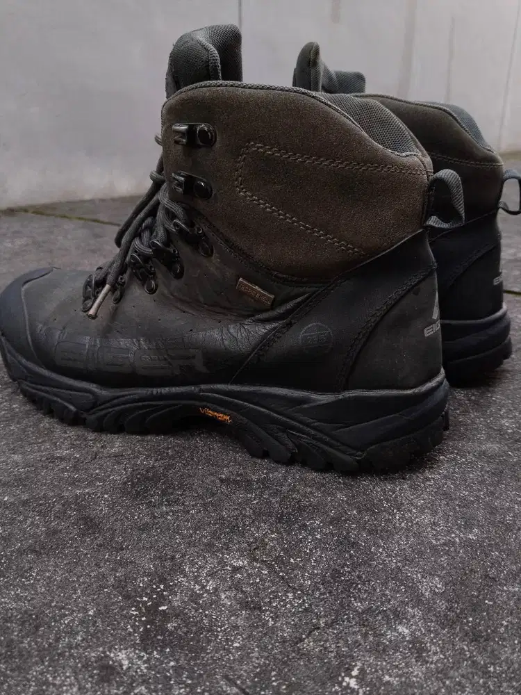 Sepatu Gunung / Hiking Eiger