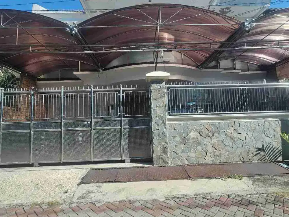 Dijual Murah Rumah 2 lantai di Jalan Mulyosari Surabaya
