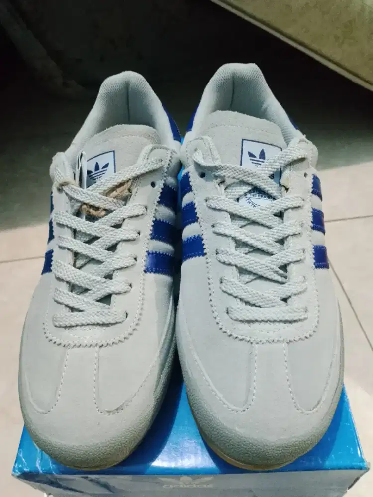 Sepatu Adidas jeans
