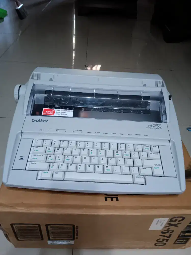 Dijual cepat mesin tik electric