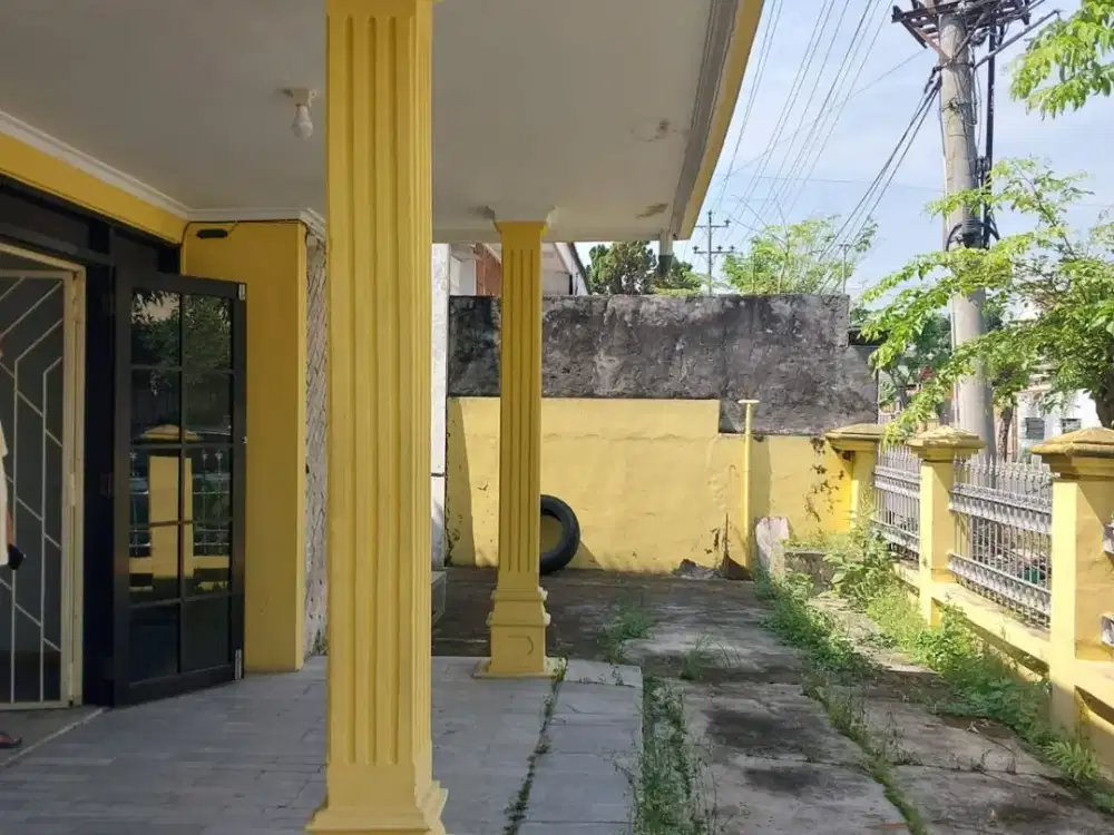 DISEWAKAN RUMAH STRATEGIS SOLO BARU