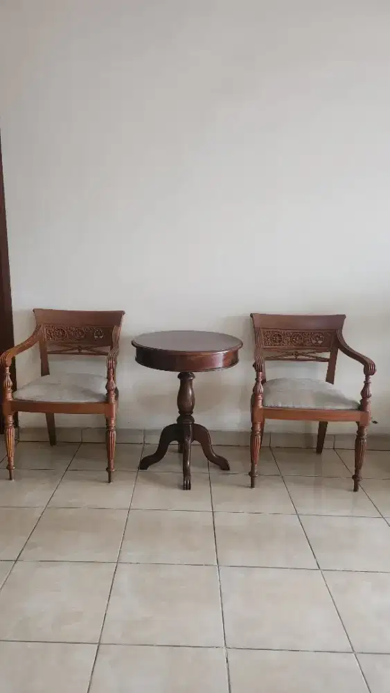 Dijual 1 set Kursi Rafles + Meja