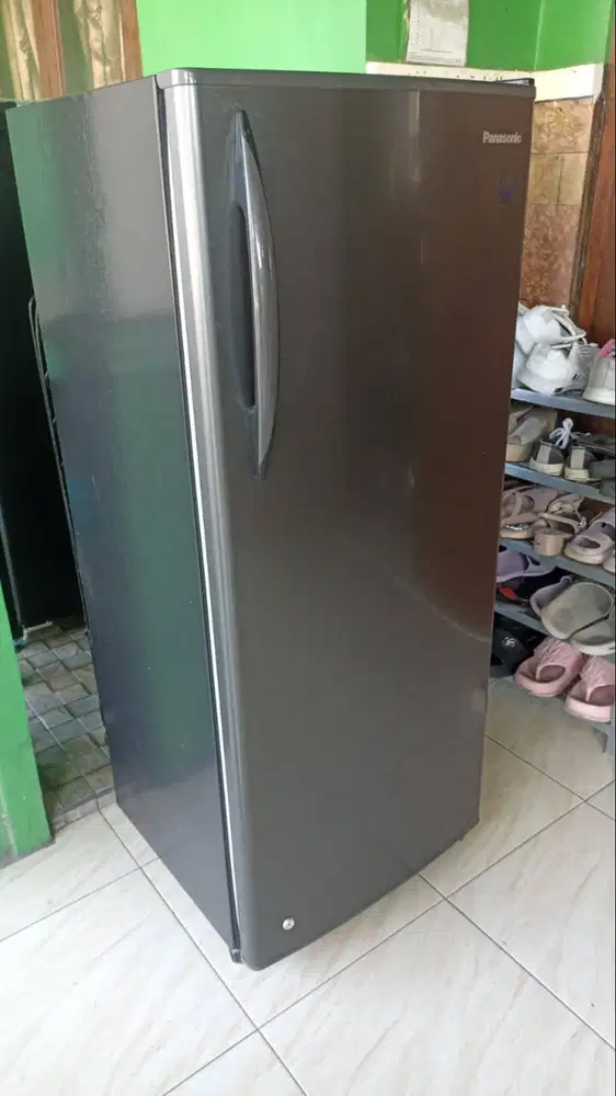 Freezer rak bekas merk panasonic orisinil mulus