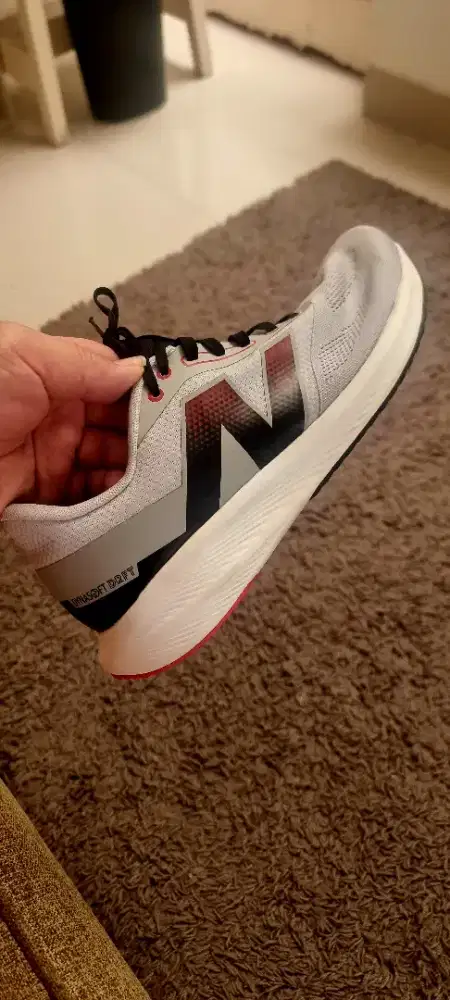 Sepatu New Balance Running.