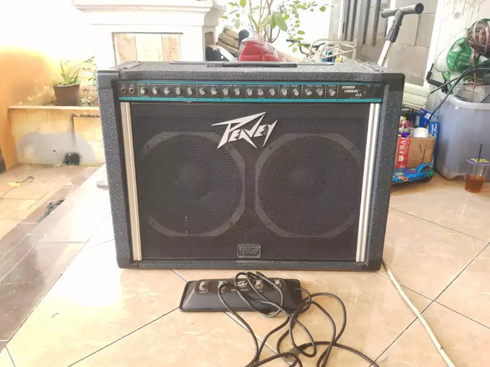 Ampli gitar Legend Peavey stereo chorus 212 lis biru