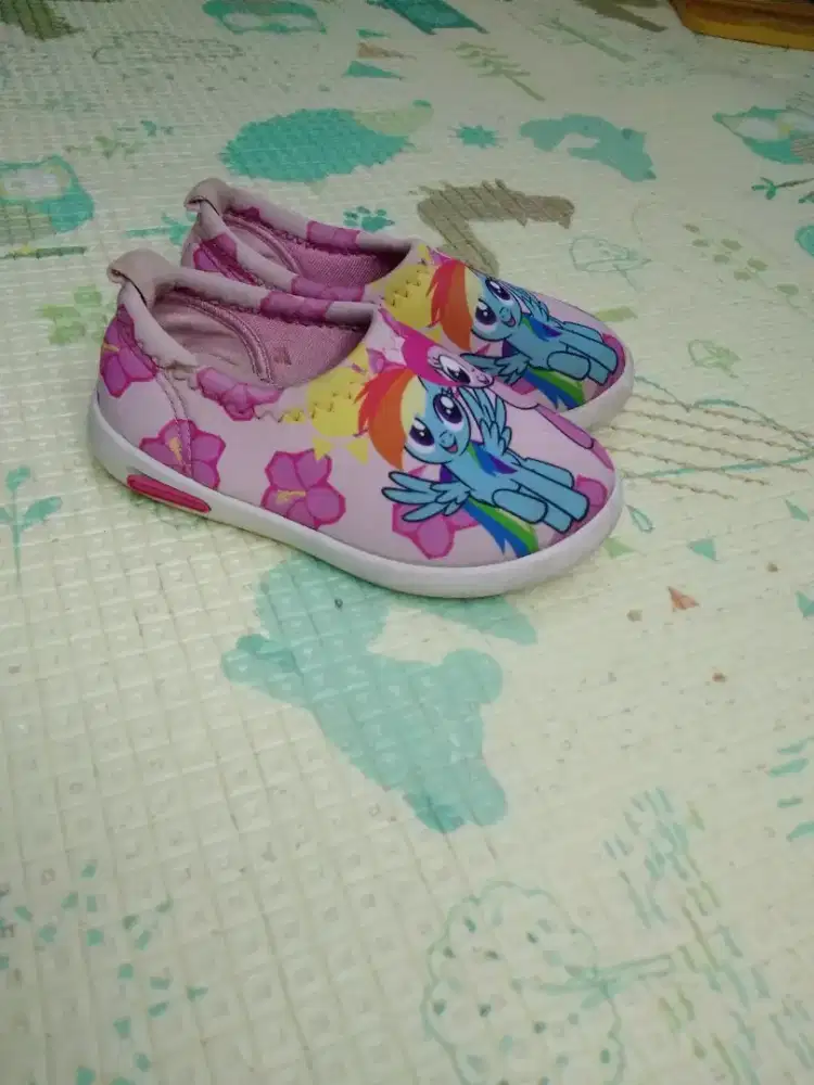 Sepatu anak 4-5 th
