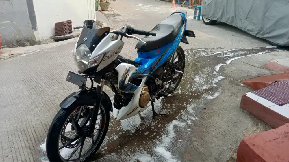 satria fu 150 biru putih
