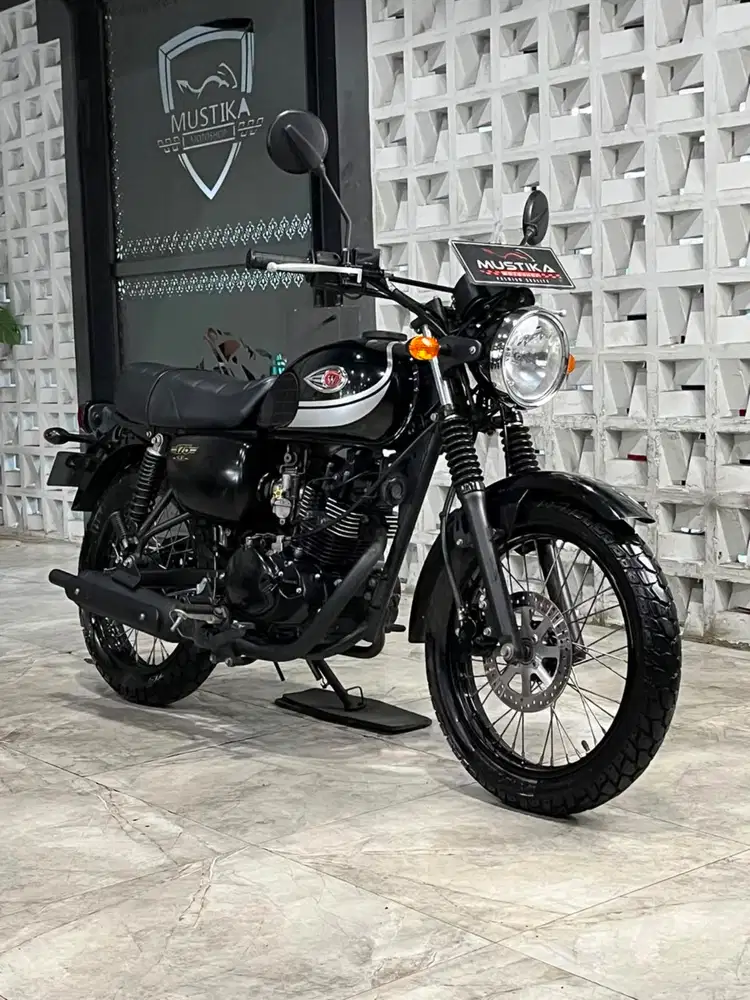 KAWASAKI W175 SE 2019 - Chintia Mustika
