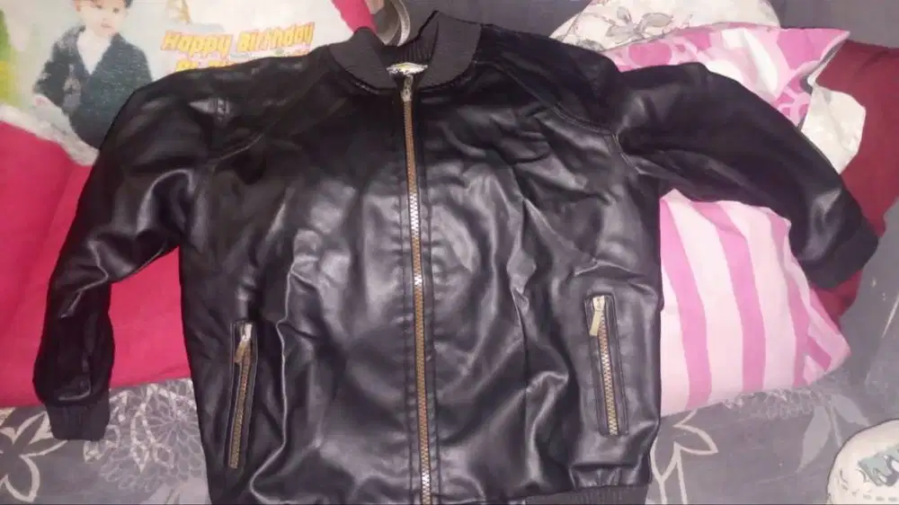 jaket anak kuliteesjeee ukuran XL bahan kulit, untuk umur 5/6 tahun