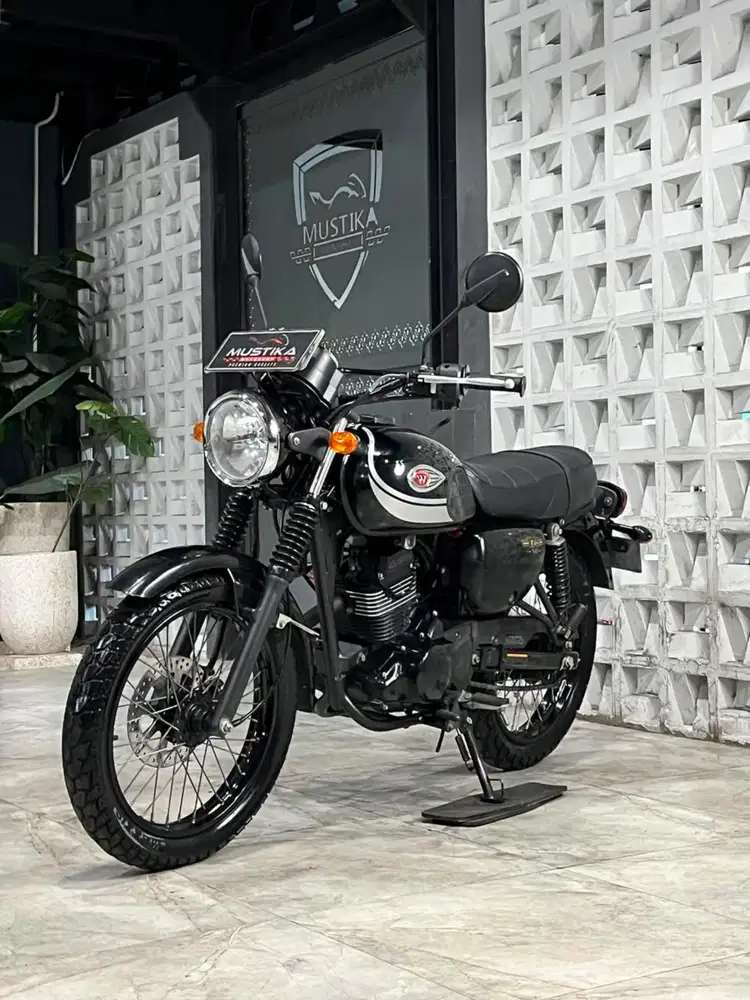 KAWASAKI W175 SE 2019 - Chintia Mustika