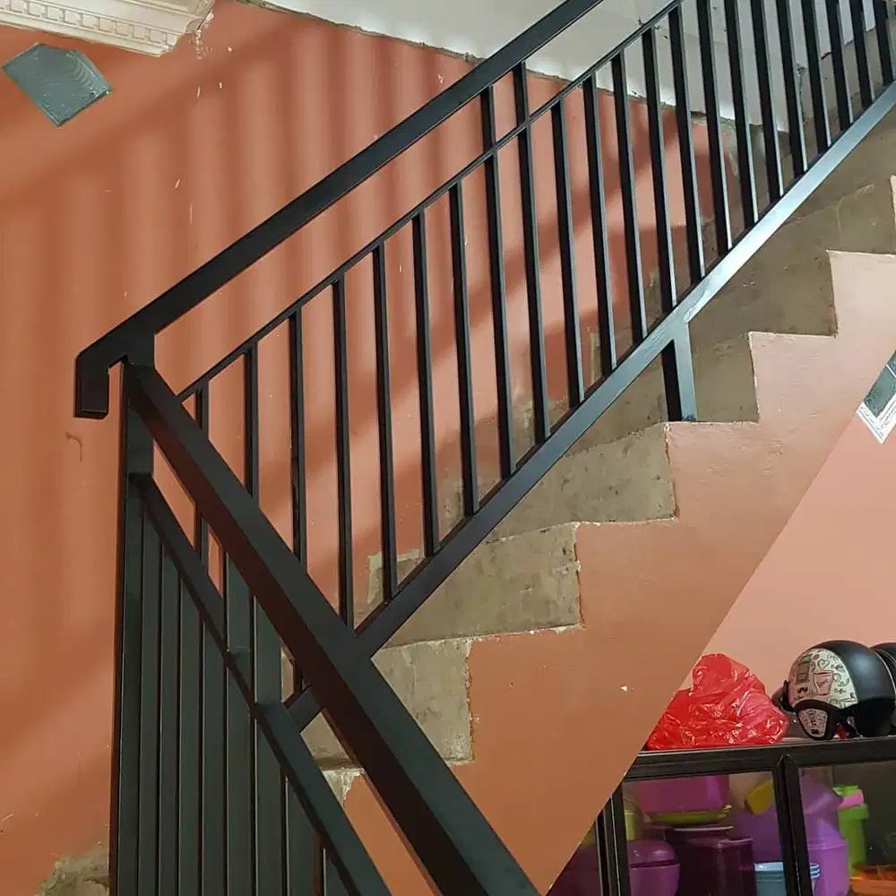 Railing tangga rumah model minimalis