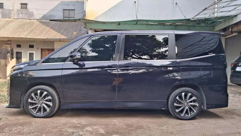 Toyota Voxy 2023 Bensin