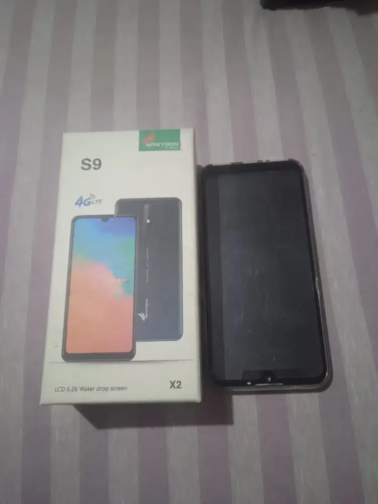 Dijual. Hp merk maxtrone. Kondisi bekas