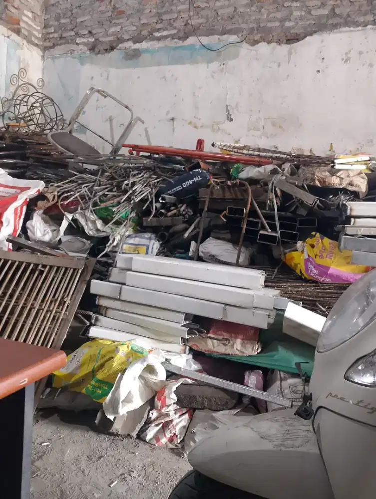 Yang ada barang rongsokan bessi tua dan dll