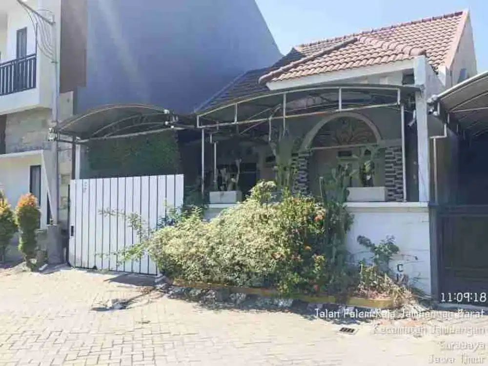 dijual rumah full furnished di Jambangan Surabaya selatan