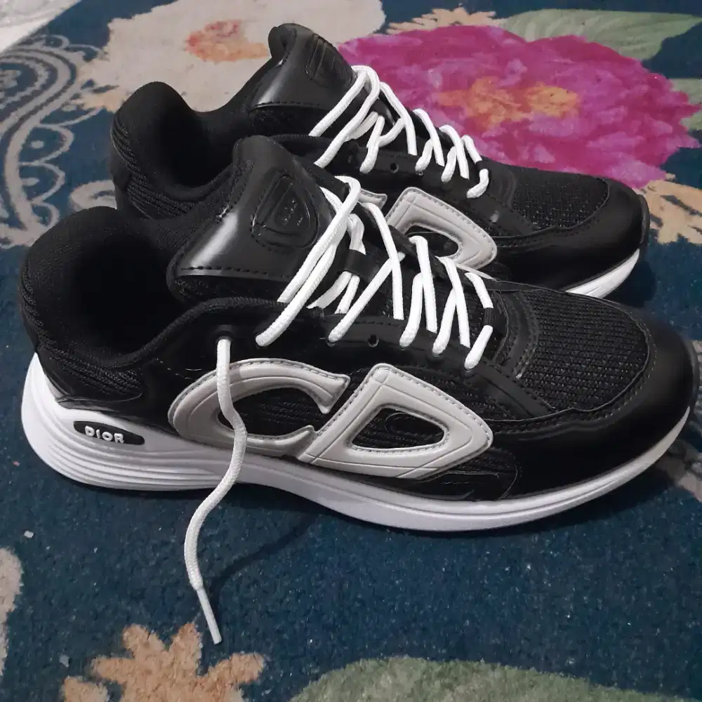 SEPATU MODEL KEREN DAN GAUL SNEAKER CD CHRISTIAN DIOR HITAM SIZE 41