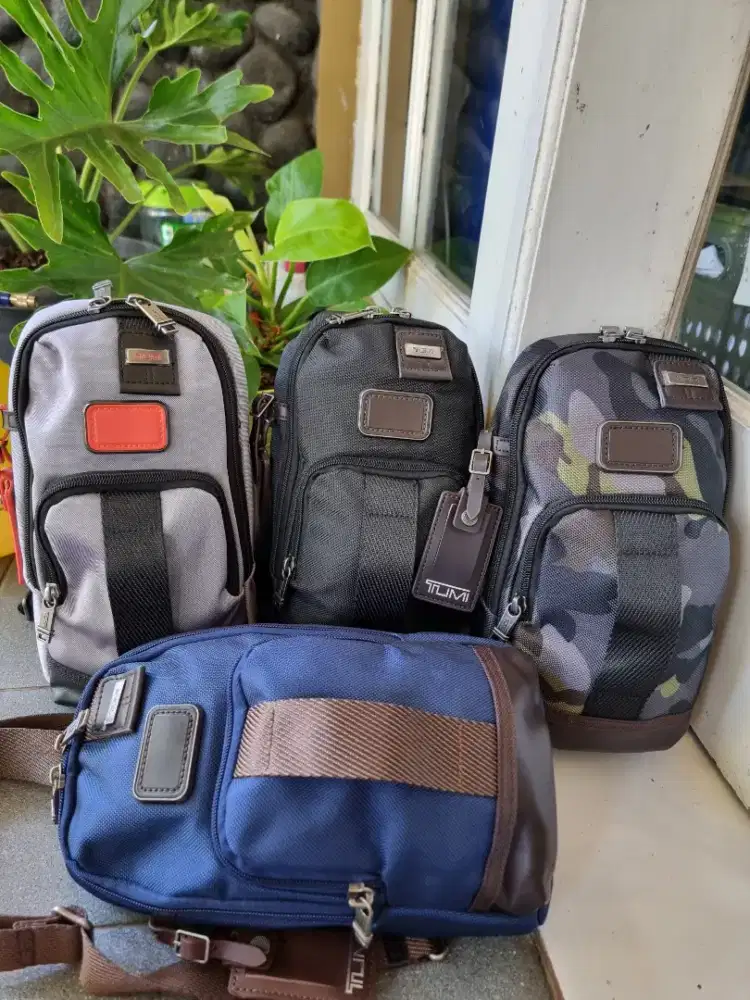Tas Sling dada brand Tumi