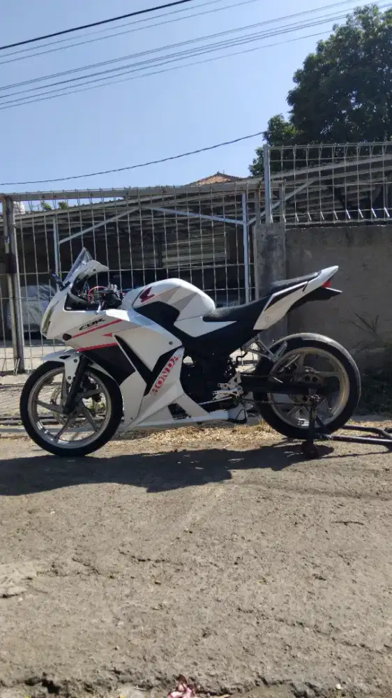 HONDA CBR 150 2015