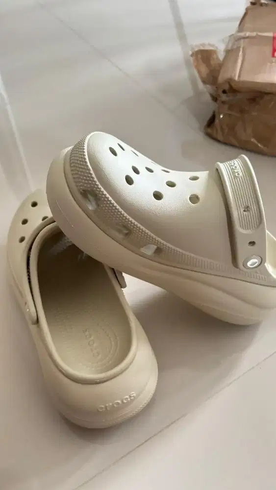 CROCS ORIGINAL CLASSIC CRUSH CLOG-BONE