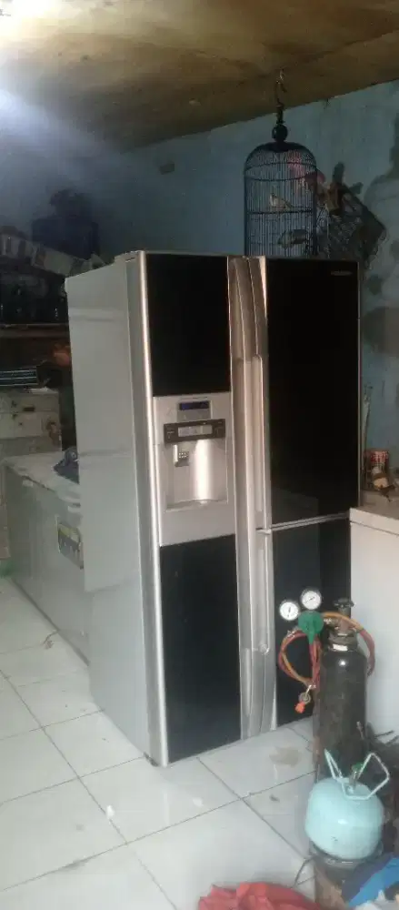 Kulkas hitahchi 3 pintu