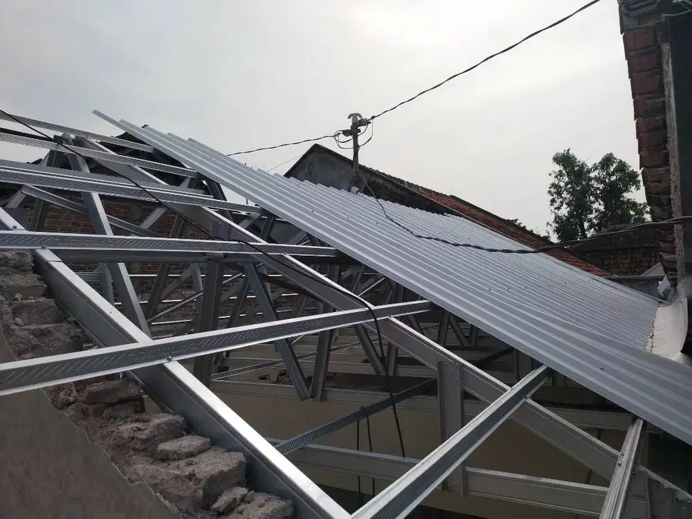 Bongkar dan Renovasi Atap Lapuk Dgn Baja Ringan UPVC ALDERON Psti Awet