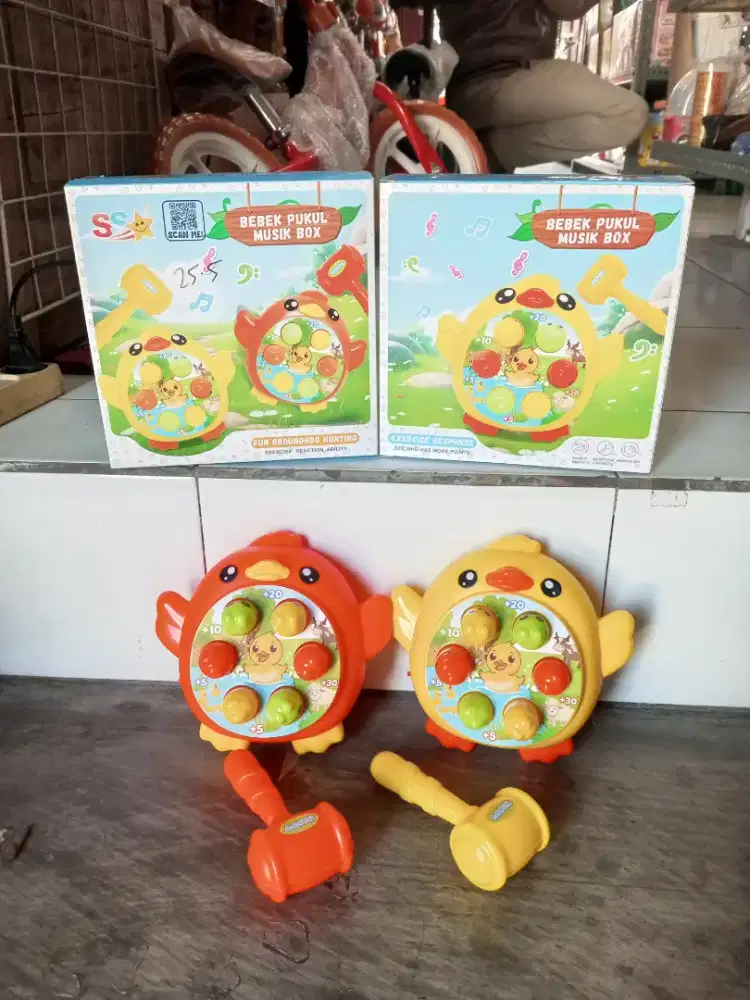 Mainan anak bebek pukul