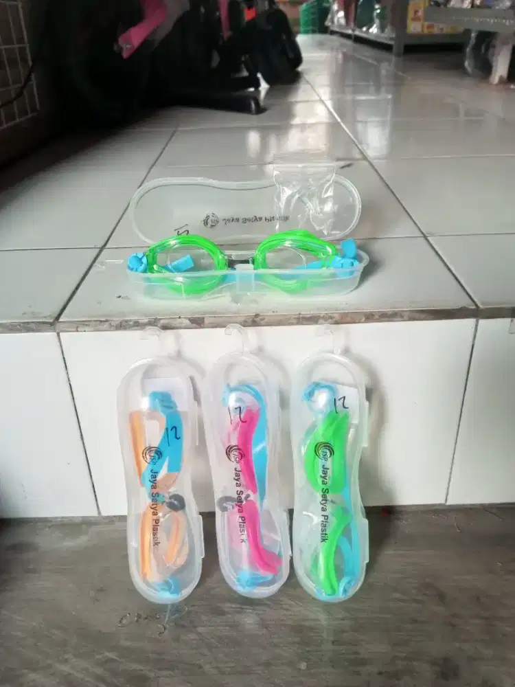 Mainan anak kacamata renang