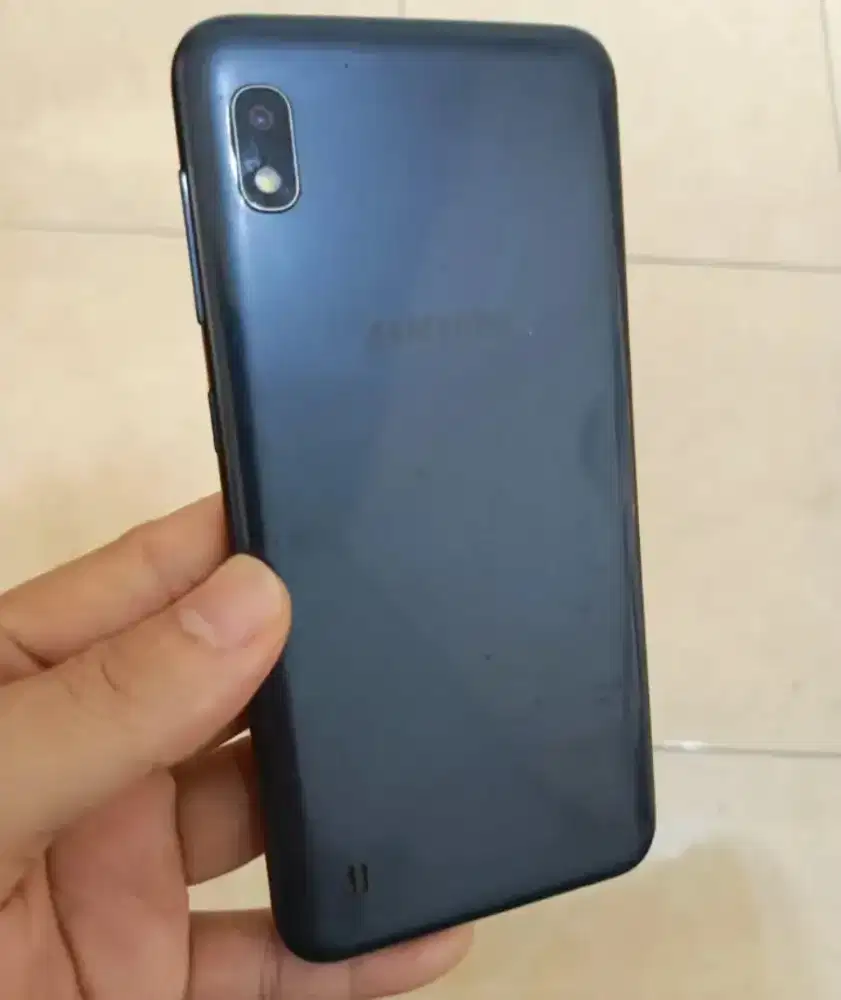Galaxy A10 ORI 32gb/Ram2Gb-Golden ponsel