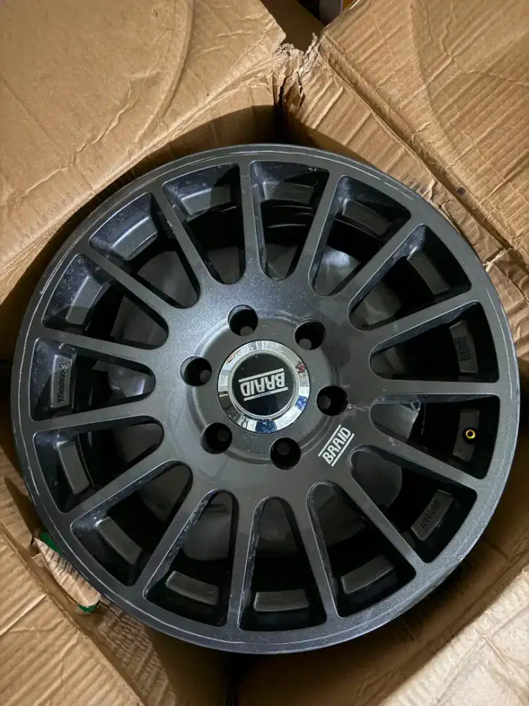 Dijual Velg BRAID R17 6x139.7 bekas fortuner