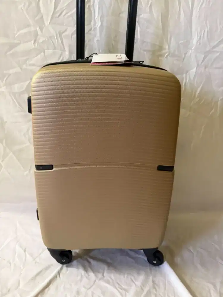 KOPER Solite Maven 2.0 Expandable Cabin Size20
Brand New 
FRE Ongkir