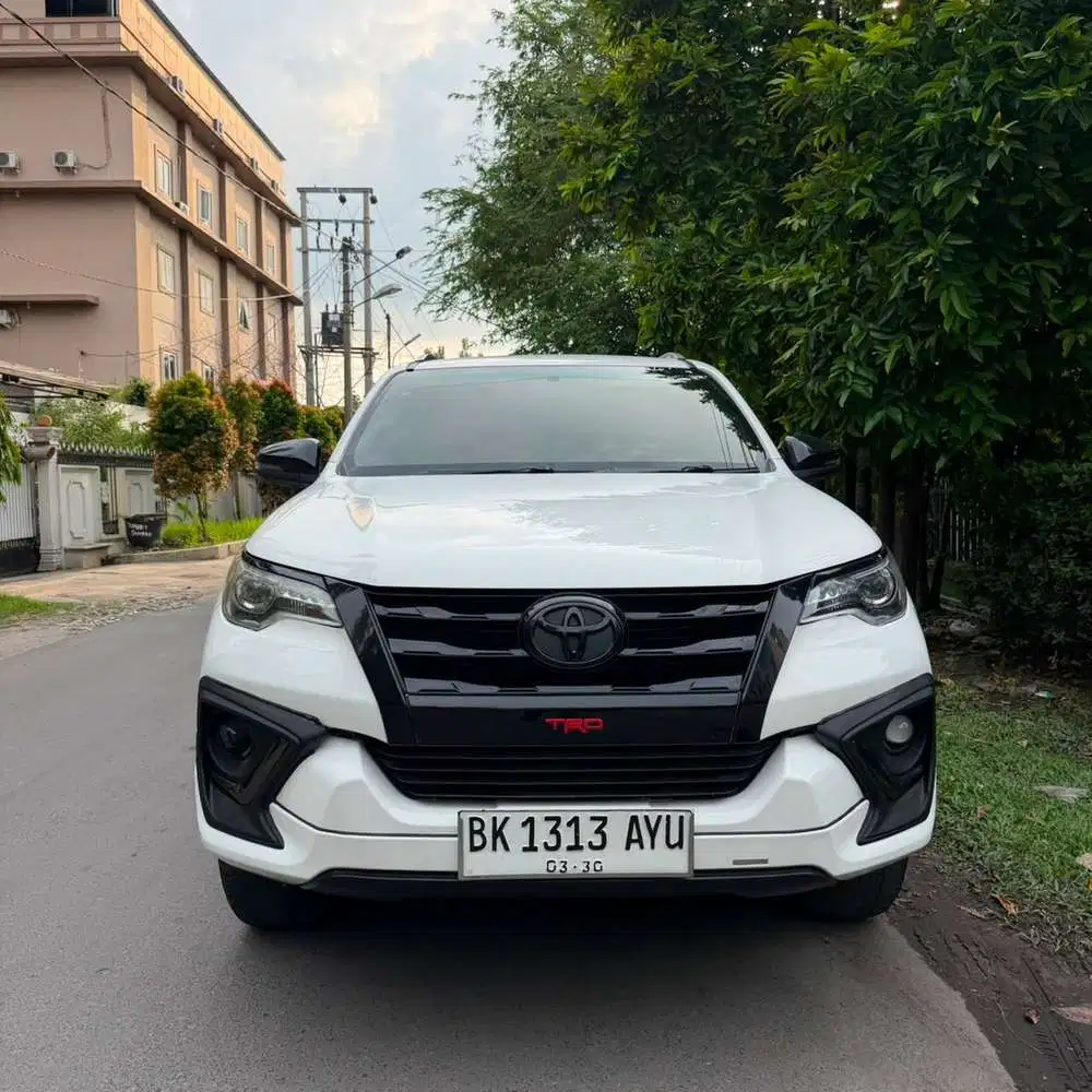 (DP 75JT) Toyota Fortuner 2.4 VRZ TRD AT 2019