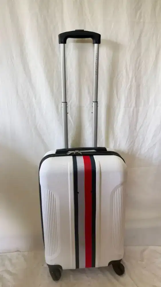 KOPER Tommy Hilfiger Dixon Cabin Size20 Hardcase. MEWAH jarang ada