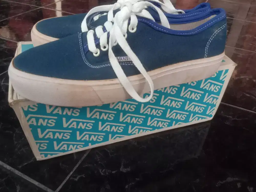Sepatu vans blue