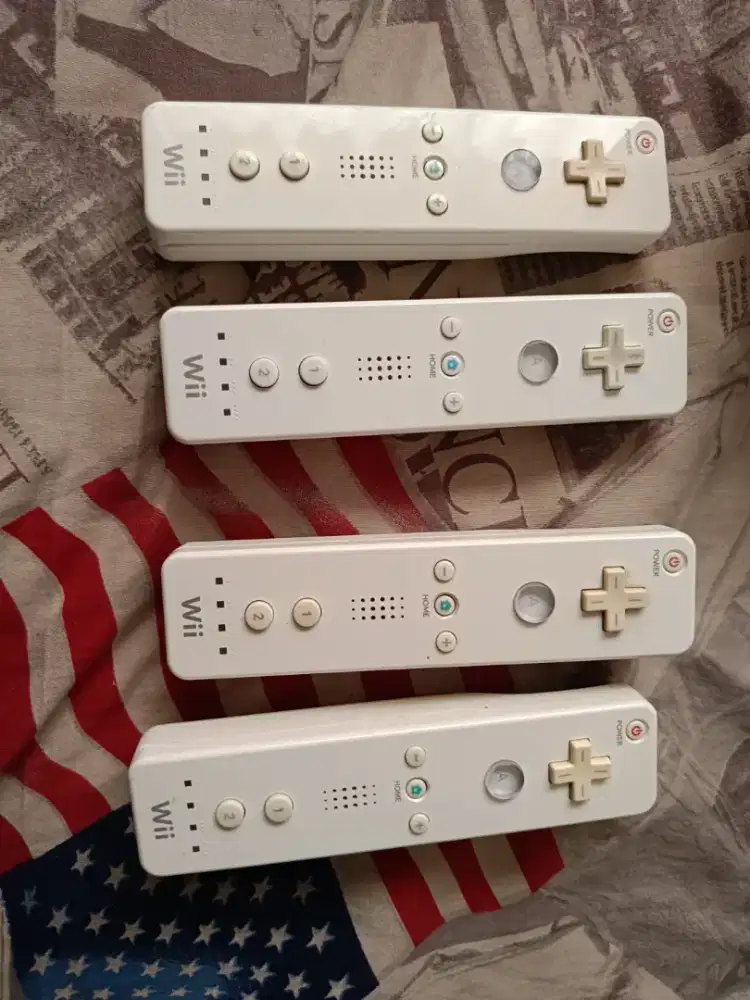 Dijual borongan 4 pcs remote Nintendo Wii dan 2 sarung silicon