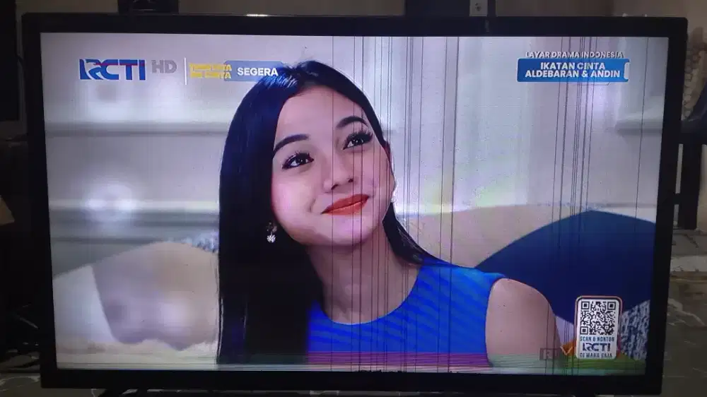 Tv Polytron led 32 inci minus bergaris garis
