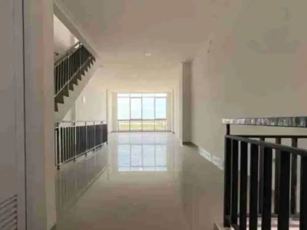 Ruko La Raviera Pik 2 3,5 Lantai Siap Huni