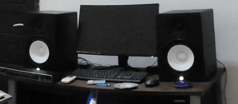 Di jual  sepasang speaker recording terbaik type HS 8 Yamaha