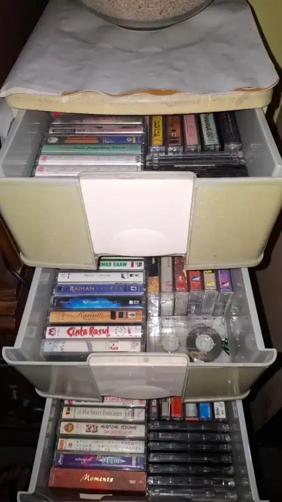 Rak dan kaset jadul
